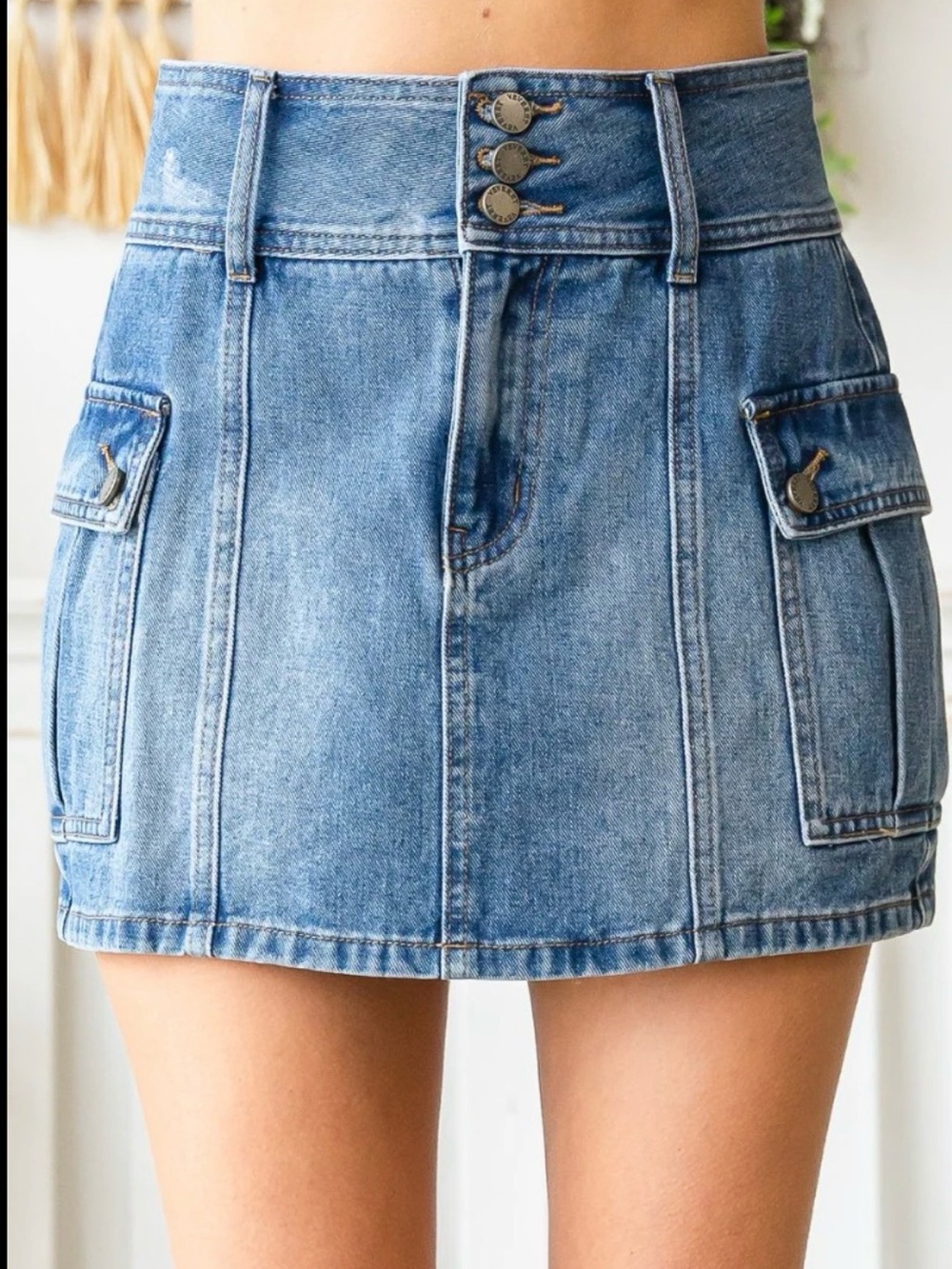 Veveret Mid to high-rise Y2K-inspired cargo utility mini skirt.